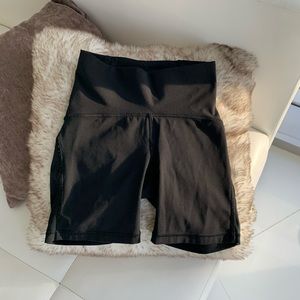 Lululemon Train Times Short 6" Size 2
